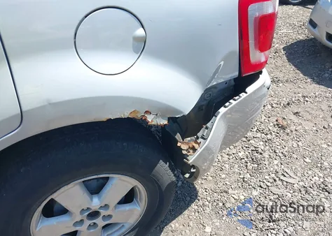 2008 Ford Escape Xlt z USA, uszkodzony, nr VIN 1FMCU93188KC81213